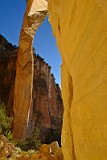 USA la vantana arch (back).JPG